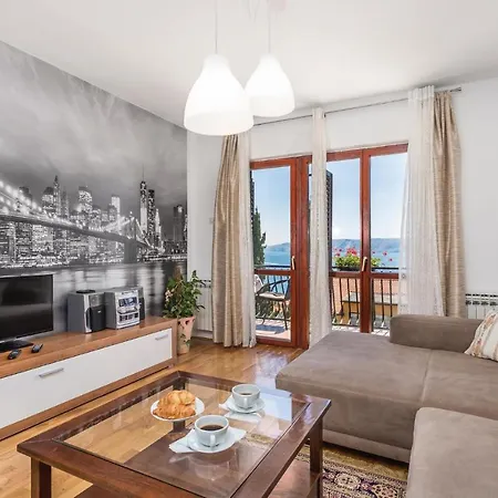 Stunning In With 3 Bedrooms And Wifi 诺维·维诺多尔斯基