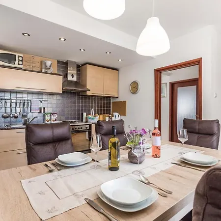 Stunning In With 3 Bedrooms And Wifi 公寓 诺维·维诺多尔斯基