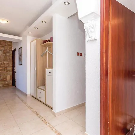 Stunning In With 3 Bedrooms And Wifi *