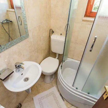 Stunning In With 3 Bedrooms And Wifi * 诺维·维诺多尔斯基