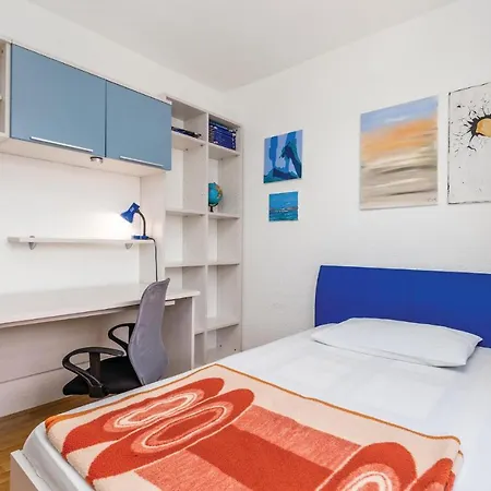 Stunning In With 3 Bedrooms And Wifi 公寓