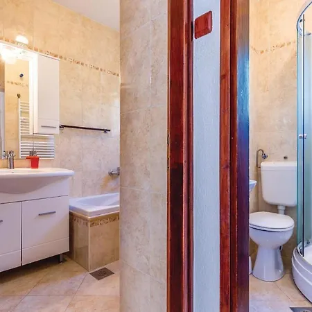 公寓 Stunning In With 3 Bedrooms And Wifi 诺维·维诺多尔斯基
