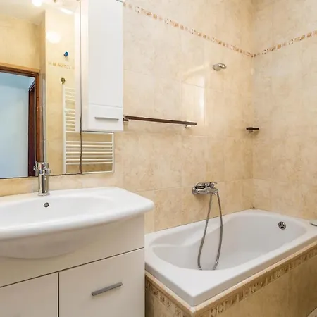Stunning In With 3 Bedrooms And Wifi * 诺维·维诺多尔斯基