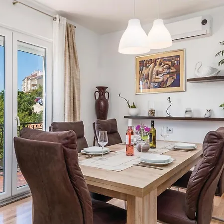 Apartment Stunning In With 3 Bedrooms And Wifi Novi Vinodolski