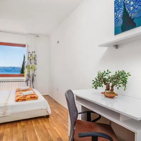 Apartment Stunning In With 3 Bedrooms And Wifi Novi Vinodolski